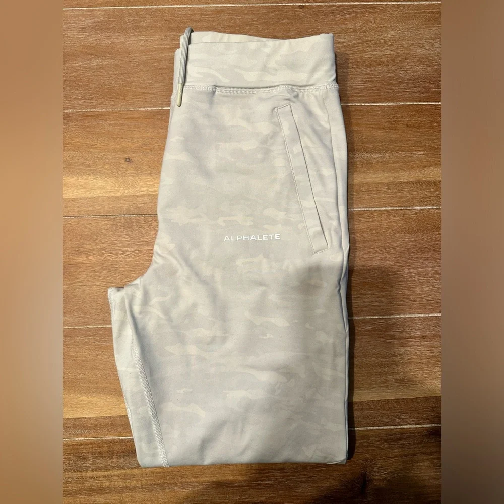 Alphalete Infinity Joggers Size Med. Have always fit me snug. Great condition! - Picture 5 of 8